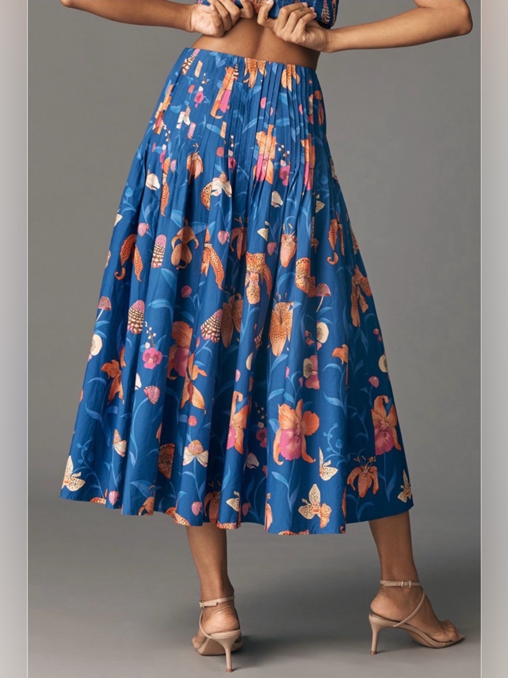 🆕 FARM Rio Blue Floral Pleated Midi Skirt with Orange Accents - Picture 2 of 6